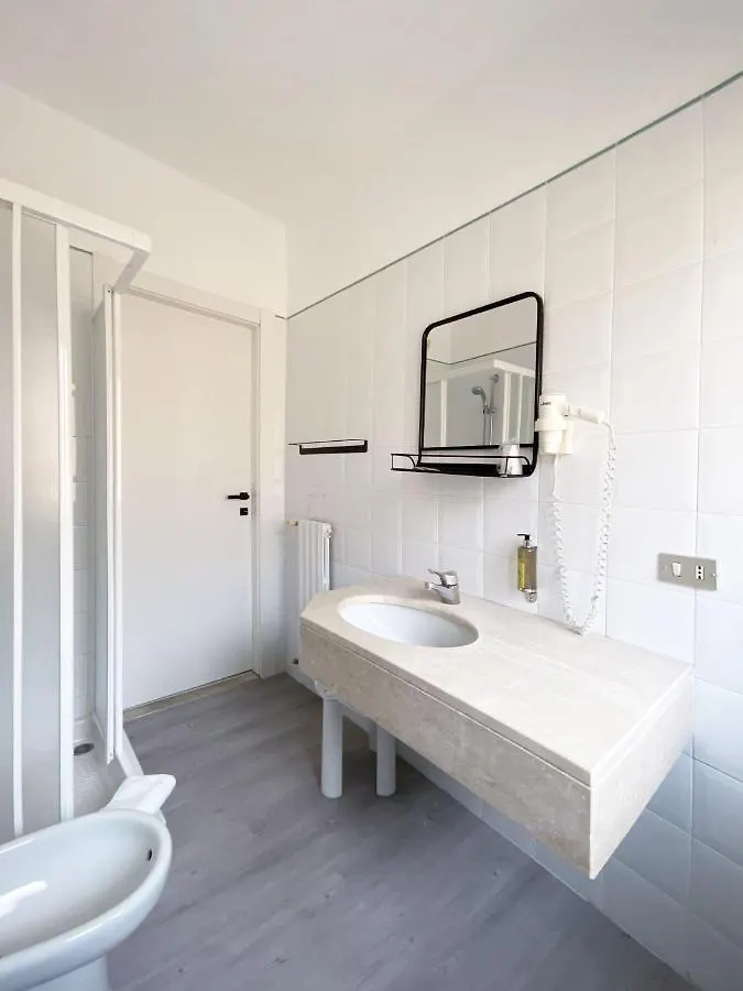 Hotel Astoria Garda  3*, Garda (Verona) Italy